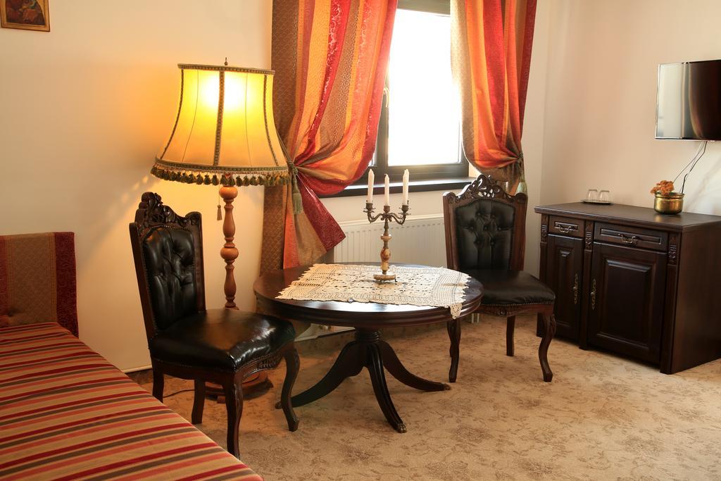 Conacul Bratescu Hotel Bran  Bilik gambar