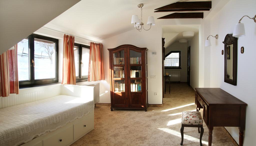 Conacul Bratescu Hotel Bran  Bilik gambar