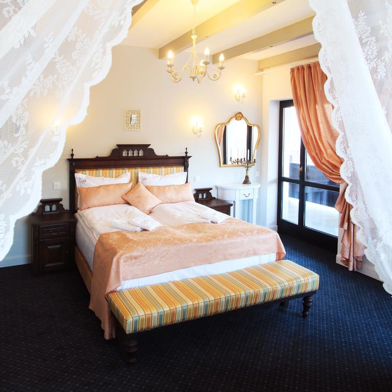 Conacul Bratescu Hotel Bran  Bilik gambar