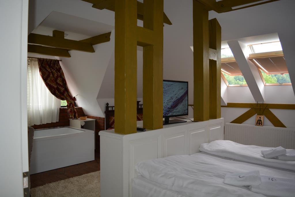 Conacul Bratescu Hotel Bran  Luaran gambar
